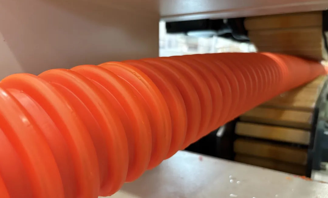 德科摩 P0110 螺旋包覆生产线重磅交付，助力国际光纤通信发展